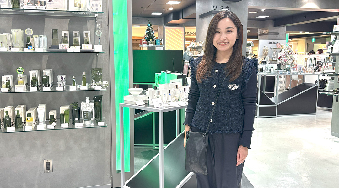 マーケティング統括部 コンテンツデザイン担当 佐藤 朱里 2016年入社／総合福祉学部卒